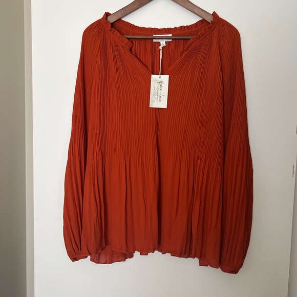 Grace and Lace Pleated top. - Picture 1 of 3